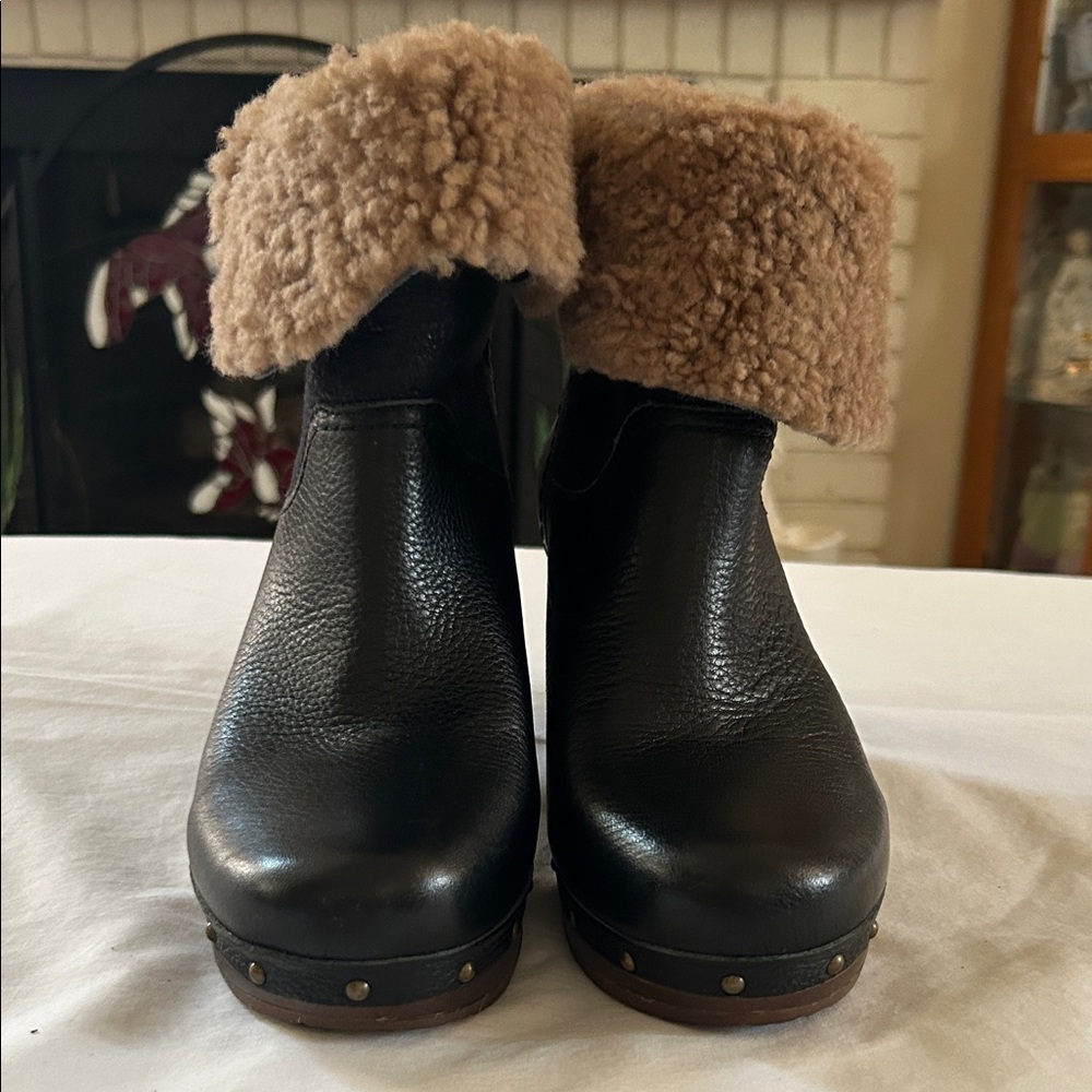UGG Black Leather Boots with Brown Shearling - Picture 2 of 9